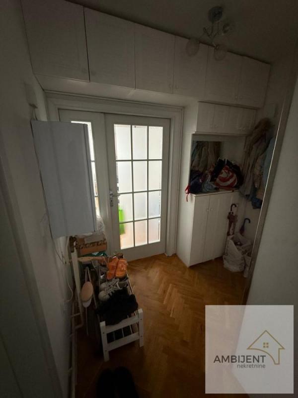 Stan na prodaju u Beogradu, Cerak, dvoiposoban, 59m2, cena 178500 evra