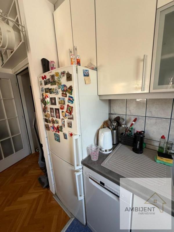 Stan na prodaju u Beogradu, Cerak, dvoiposoban, 59m2, cena 178500 evra