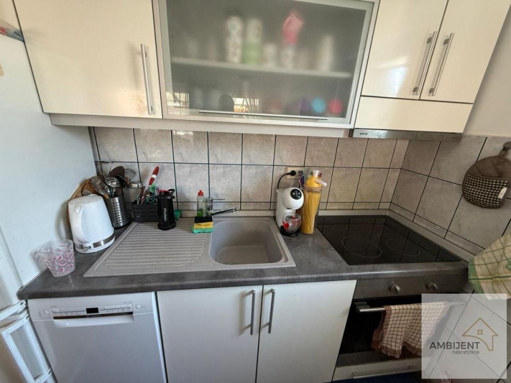Stan na prodaju u Beogradu, Cerak, dvoiposoban, 59m2, cena 178500 evra
