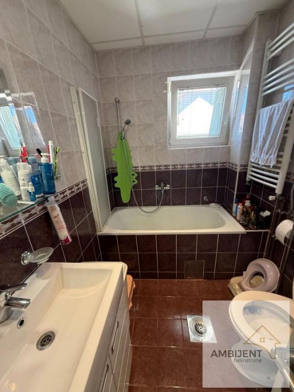 Stan na prodaju u Beogradu, Cerak, dvoiposoban, 59m2, cena 178500 evra