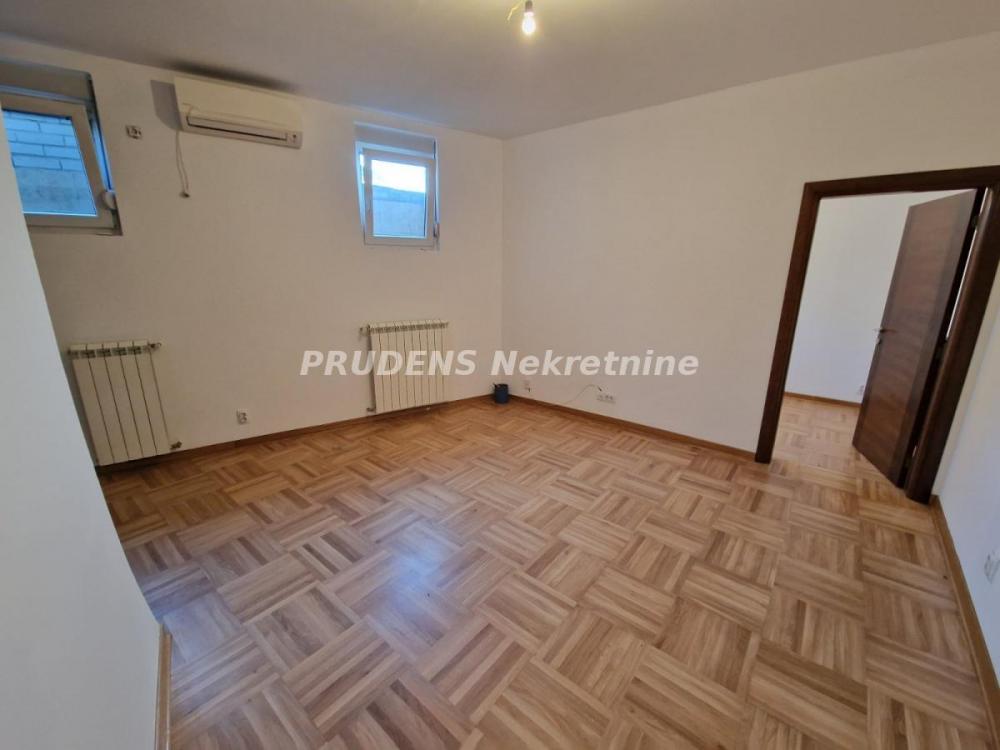 Stan na prodaju u Beogradu, Autokomanda, dvoiposoban, 46m2, cena 100000 evra