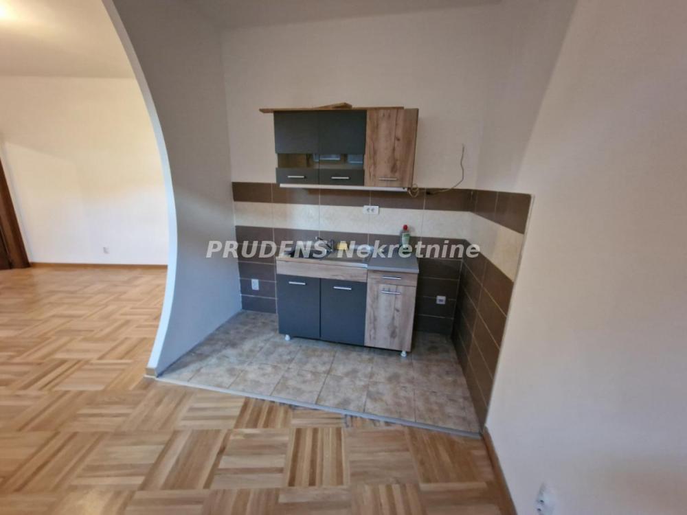 Stan na prodaju u Beogradu, Autokomanda, dvoiposoban, 46m2, cena 100000 evra