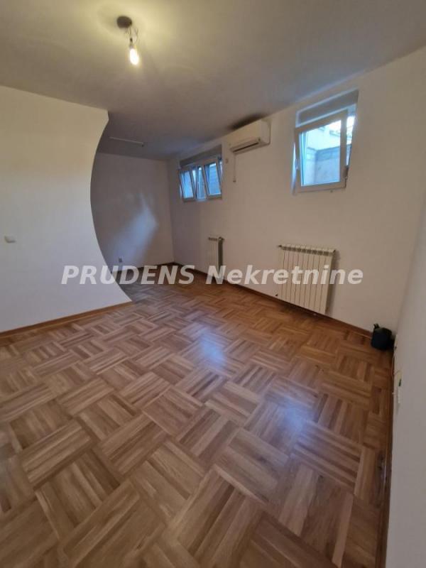 Stan na prodaju u Beogradu, Autokomanda, dvoiposoban, 46m2, cena 100000 evra