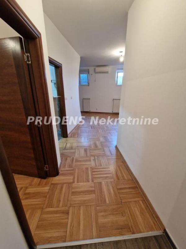 Stan na prodaju u Beogradu, Autokomanda, dvoiposoban, 46m2, cena 100000 evra