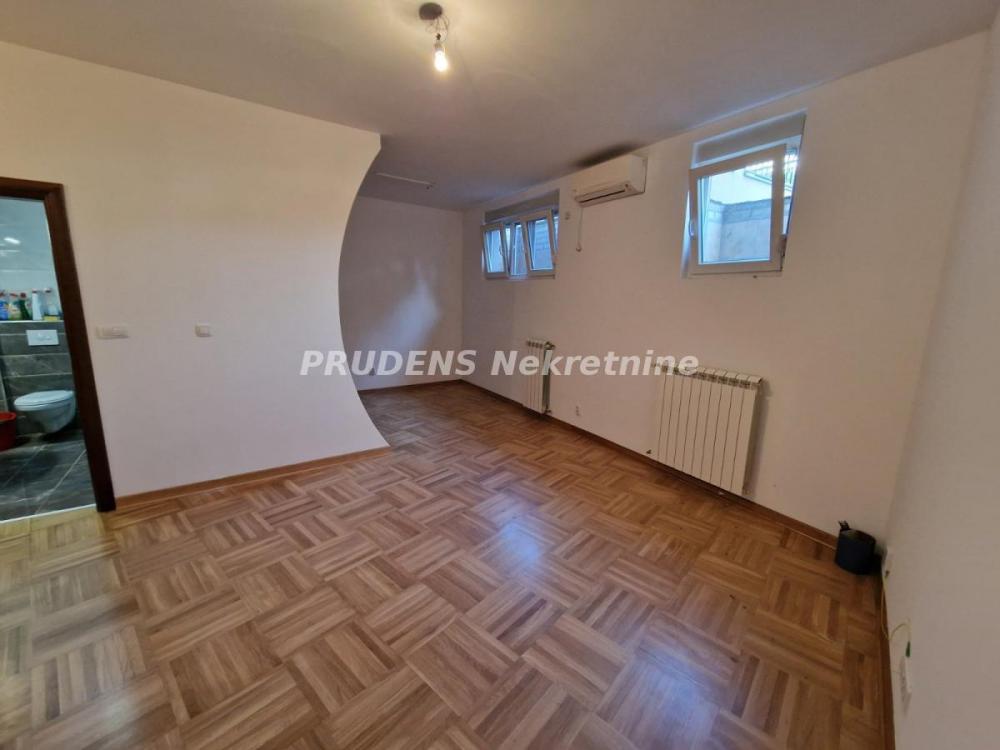 Stan na prodaju u Beogradu, Autokomanda, dvoiposoban, 46m2, cena 100000 evra