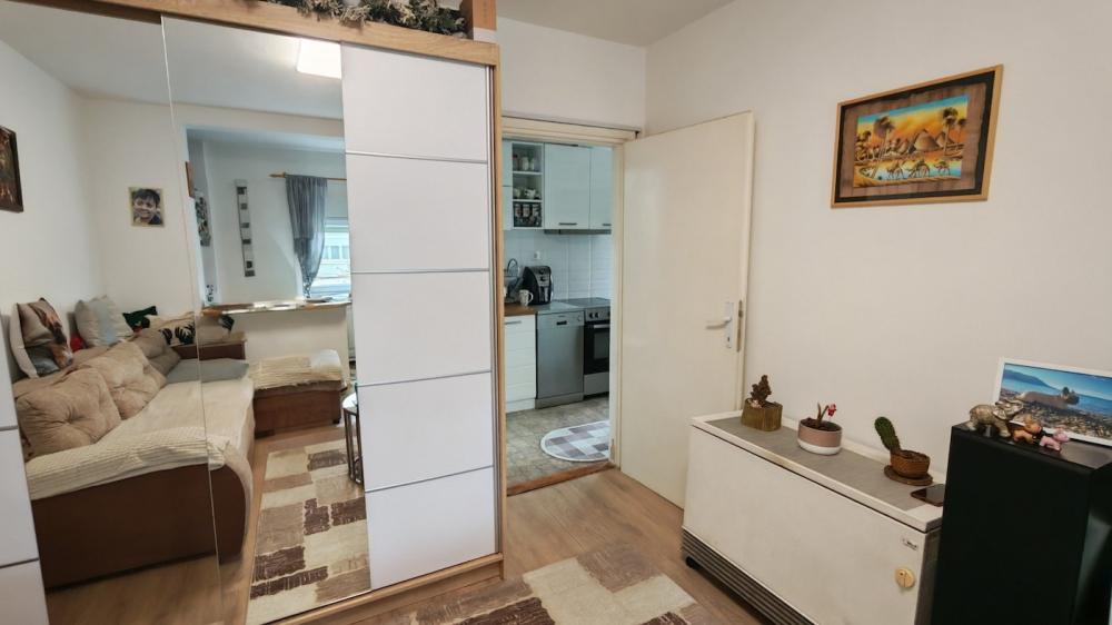 Stan na prodaju u Beogradu, Borča, jednoiposoban, 36m2, cena 83000 evra