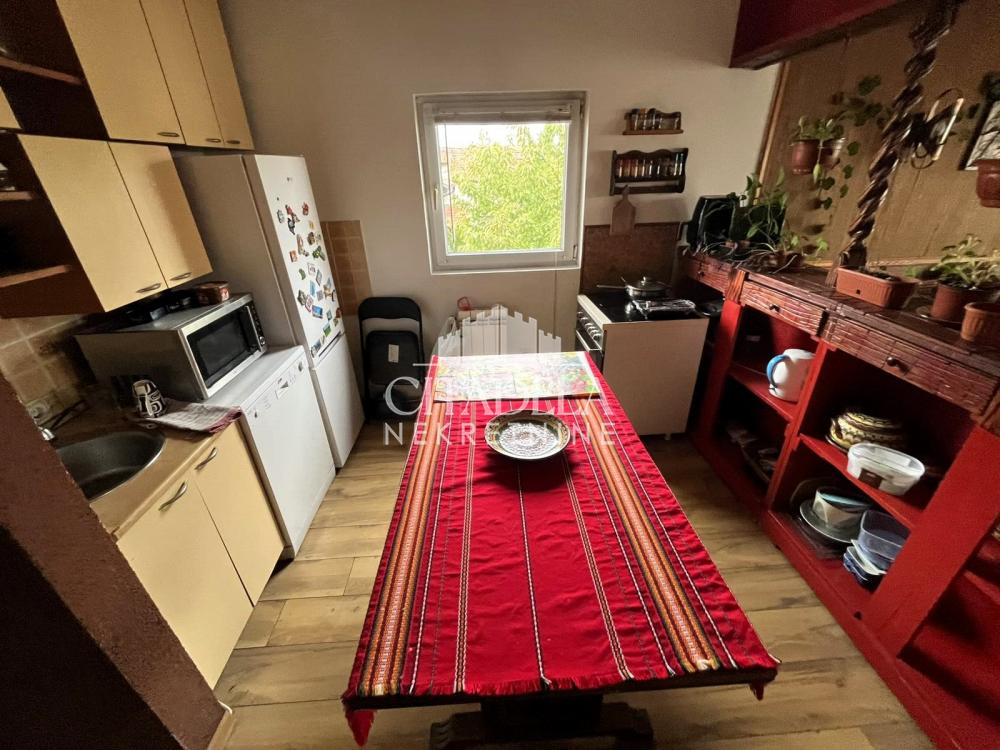 Stan na prodaju u Beogradu, Borča, cetvorosoban, 72m2, cena 136000 evra