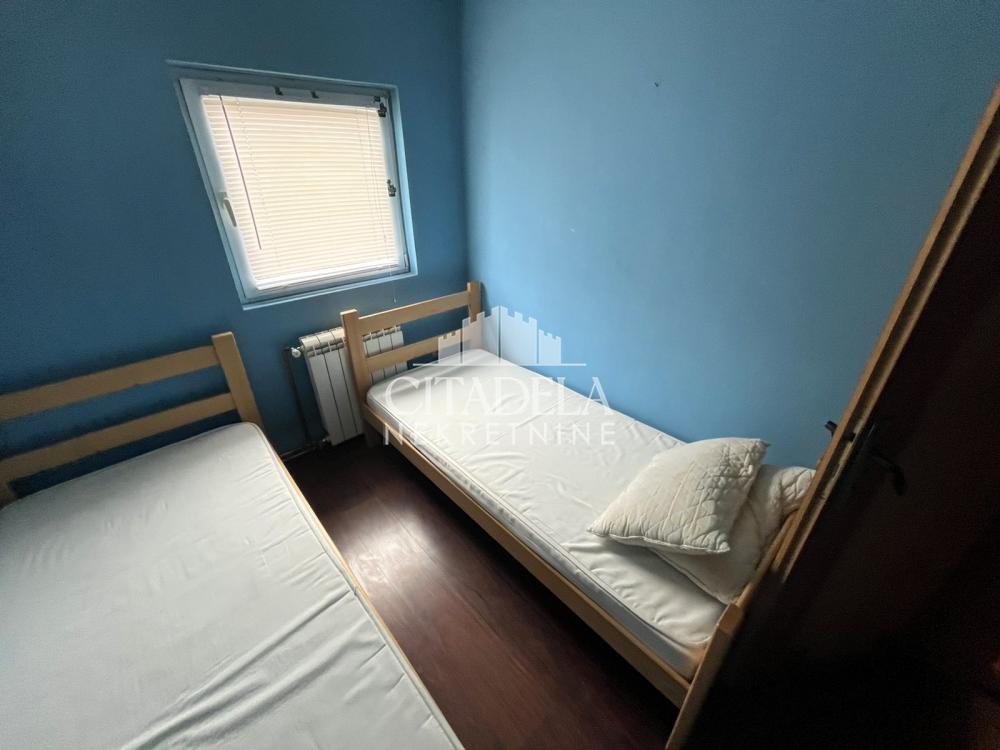 Stan na prodaju u Beogradu, Borča, cetvorosoban, 72m2, cena 136000 evra