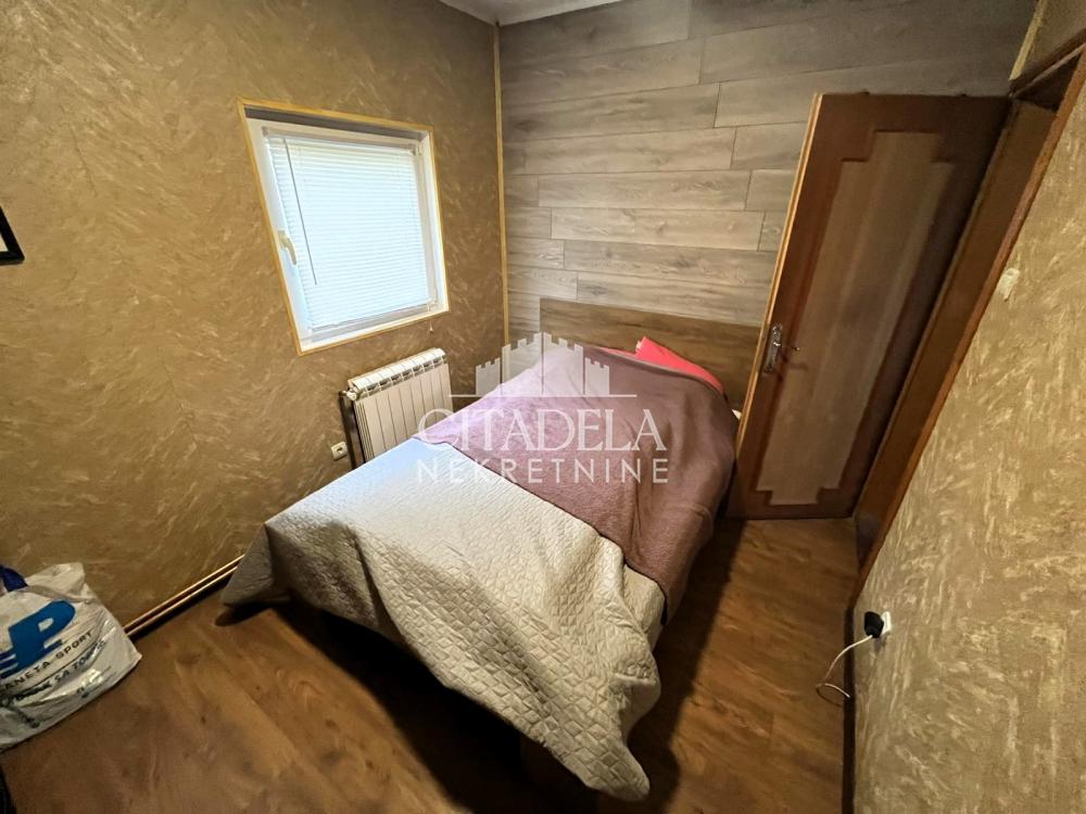 Stan na prodaju u Beogradu, Borča, cetvorosoban, 72m2, cena 136000 evra