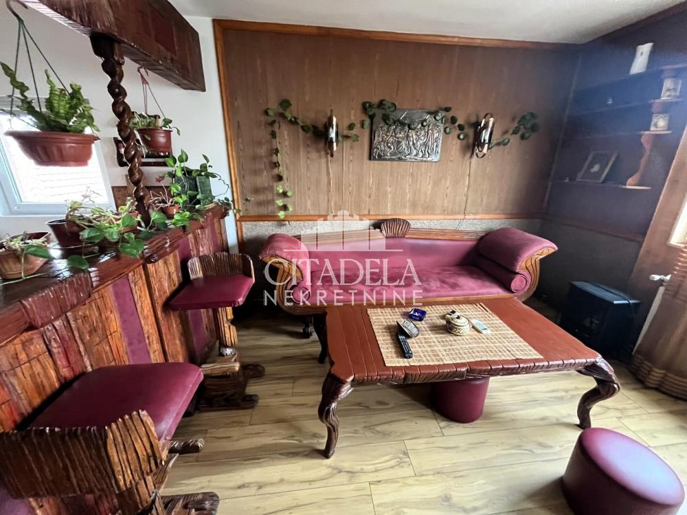 Stan na prodaju u Beogradu, Borča, cetvorosoban, 72m2, cena 136000 evra