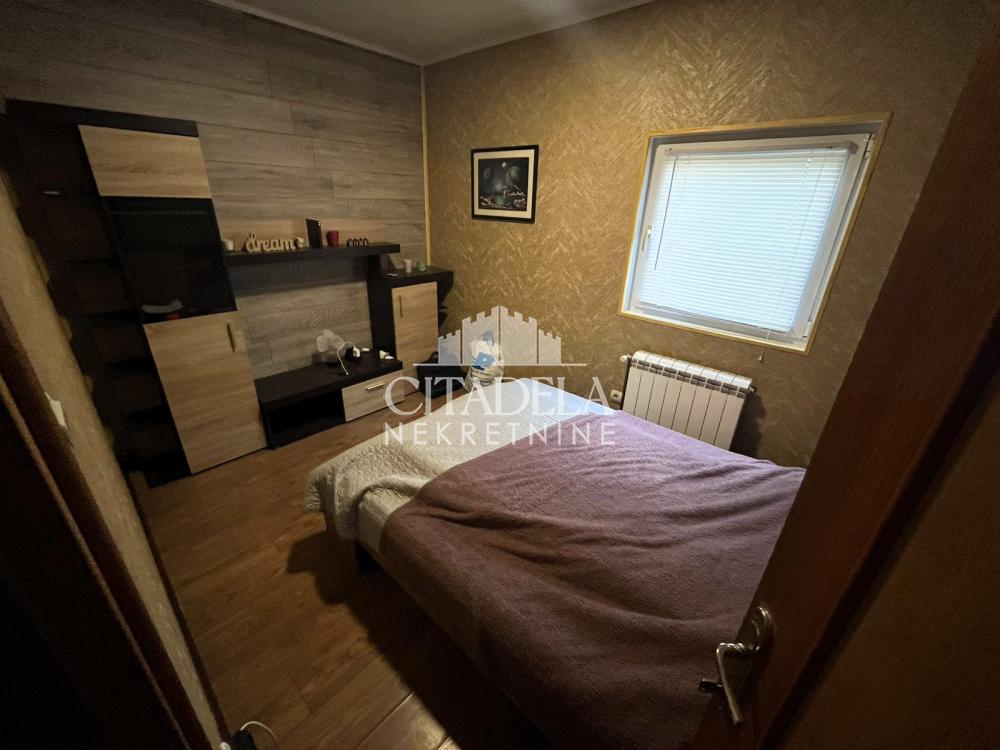Stan na prodaju u Beogradu, Borča, cetvorosoban, 72m2, cena 136000 evra
