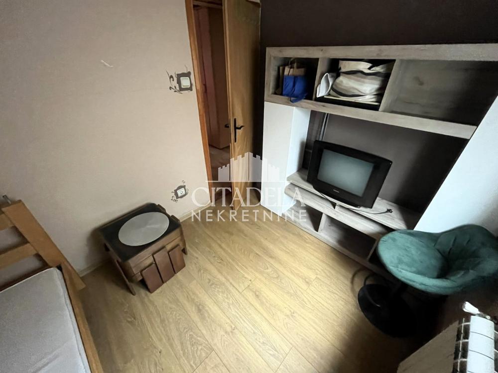 Stan na prodaju u Beogradu, Borča, cetvorosoban, 72m2, cena 136000 evra