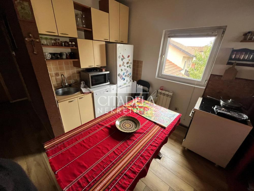 Stan na prodaju u Beogradu, Borča, cetvorosoban, 72m2, cena 136000 evra