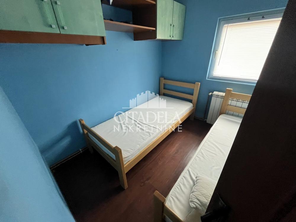 Stan na prodaju u Beogradu, Borča, cetvorosoban, 72m2, cena 136000 evra