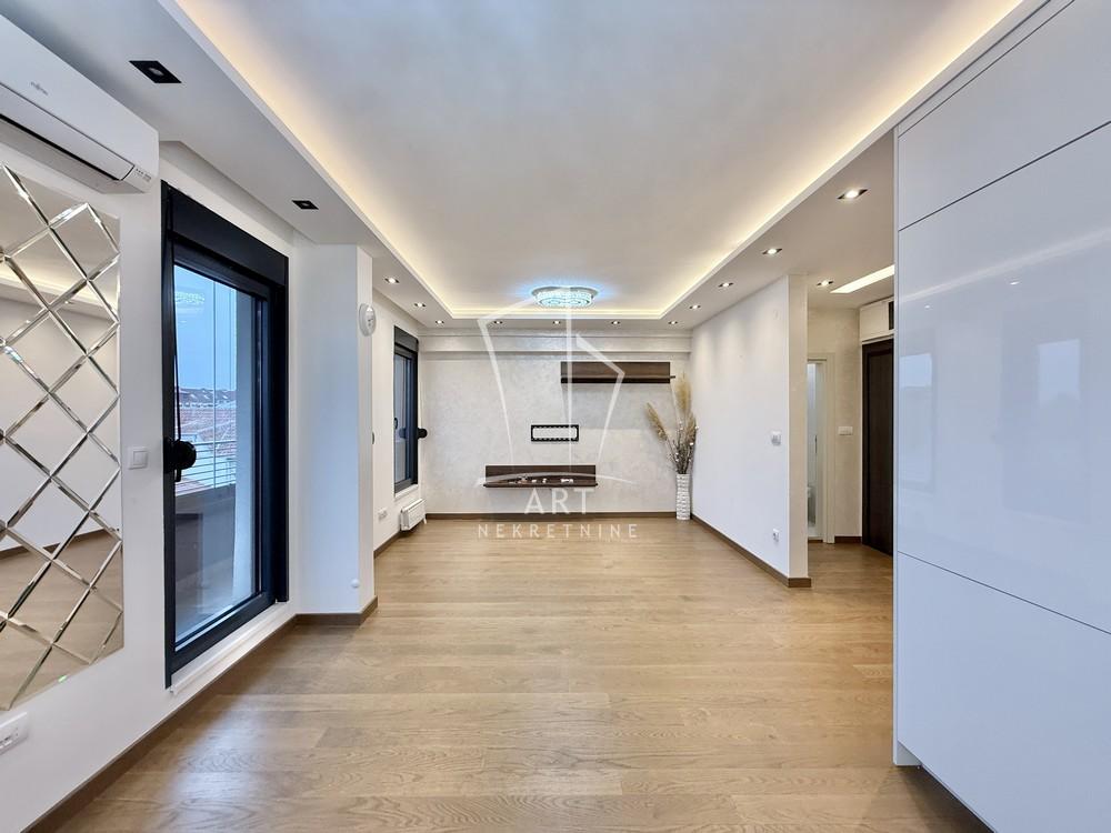 Stan na prodaju u Beogradu, Banovo brdo, trosoban, 81m2, cena 295000 evra