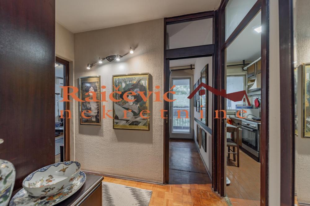 Stan na prodaju u Beogradu, Gornji grad, troiposoban, 85m2, cena 215000 evra
