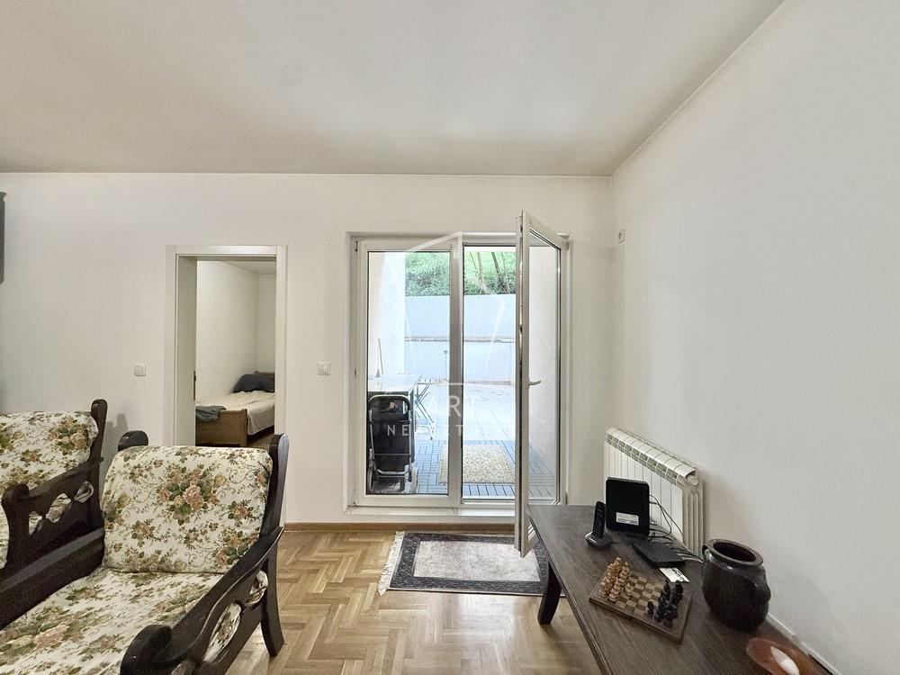 Stan na prodaju u Beogradu, Mirijevo, trosoban, 55m2, cena 156000 evra