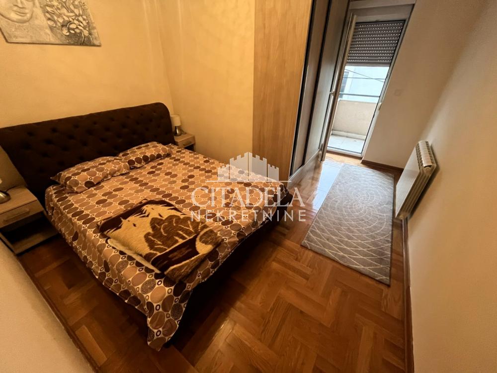 Stan na prodaju u Beogradu, Zvezdara, dvoiposoban, 64m2, cena 240000 evra