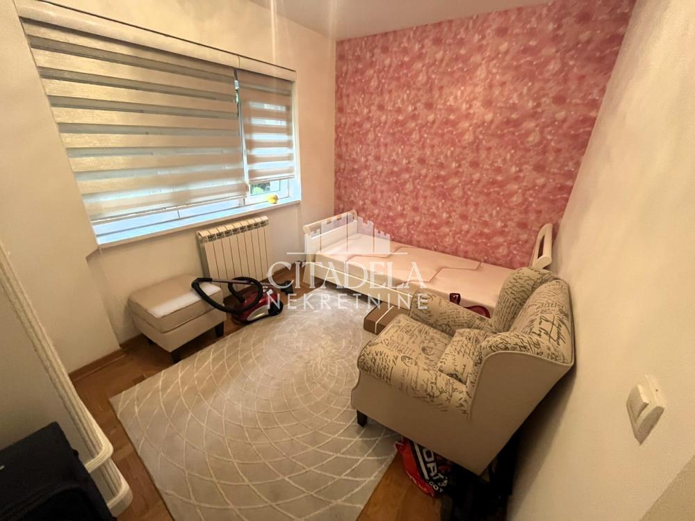 Stan na prodaju u Beogradu, Zvezdara, dvoiposoban, 64m2, cena 240000 evra