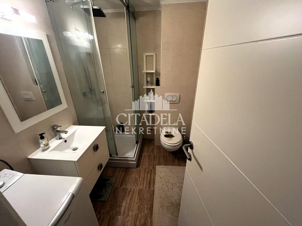 Stan na prodaju u Beogradu, Zvezdara, dvoiposoban, 64m2, cena 240000 evra
