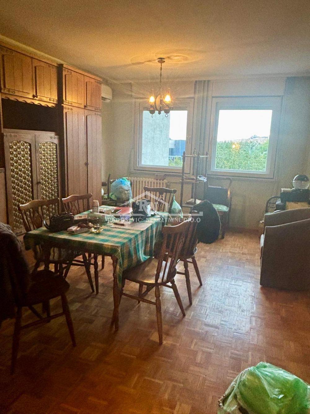 Stan na prodaju u Beogradu, Žarkovo, dvoiposoban, 77m2, cena 189900 evra