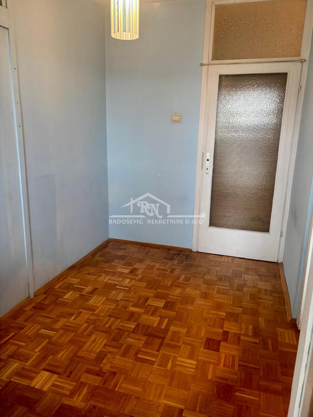 Stan na prodaju u Beogradu, Žarkovo, dvoiposoban, 77m2, cena 189900 evra