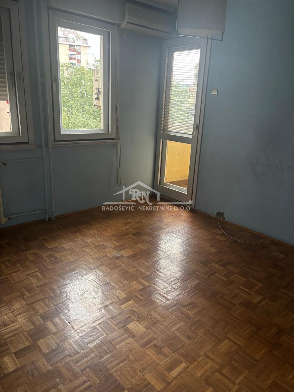 Stan na prodaju u Beogradu, Žarkovo, dvoiposoban, 77m2, cena 189900 evra