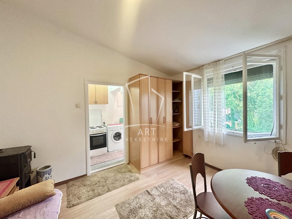 Stan na prodaju u Beogradu, Zemun, jednosoban, 17m2, cena 29500 evra