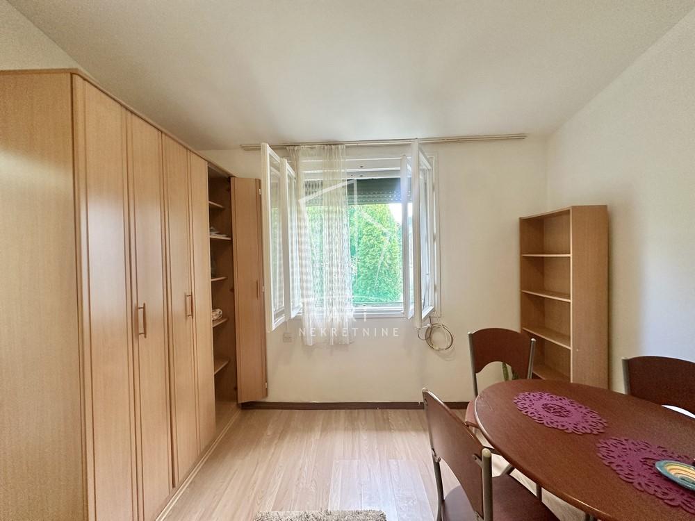 Stan na prodaju u Beogradu, Zemun, jednosoban, 17m2, cena 29500 evra