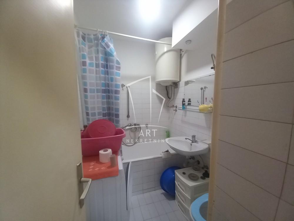 Stan na prodaju u Beogradu, Borča, dvosoban, 60m2, cena 140000 evra