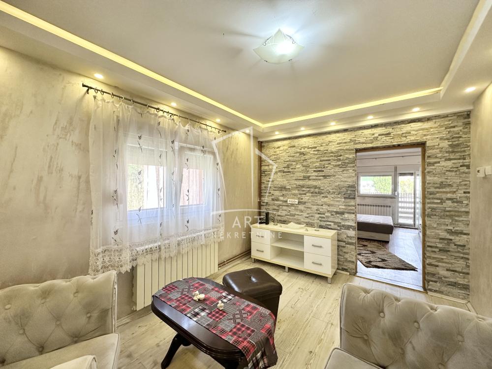 Stan na prodaju u Beogradu, Borča, trosoban, 76m2, cena 113000 evra