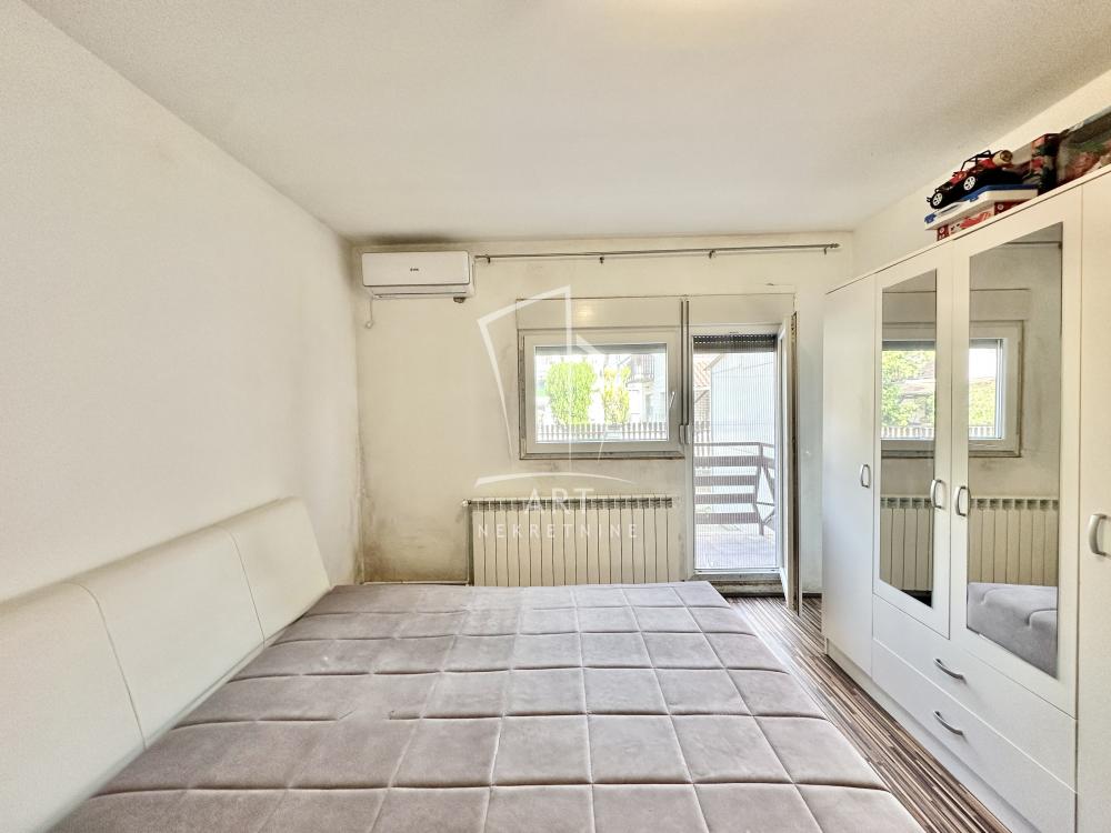 Stan na prodaju u Beogradu, Borča, trosoban, 76m2, cena 113000 evra