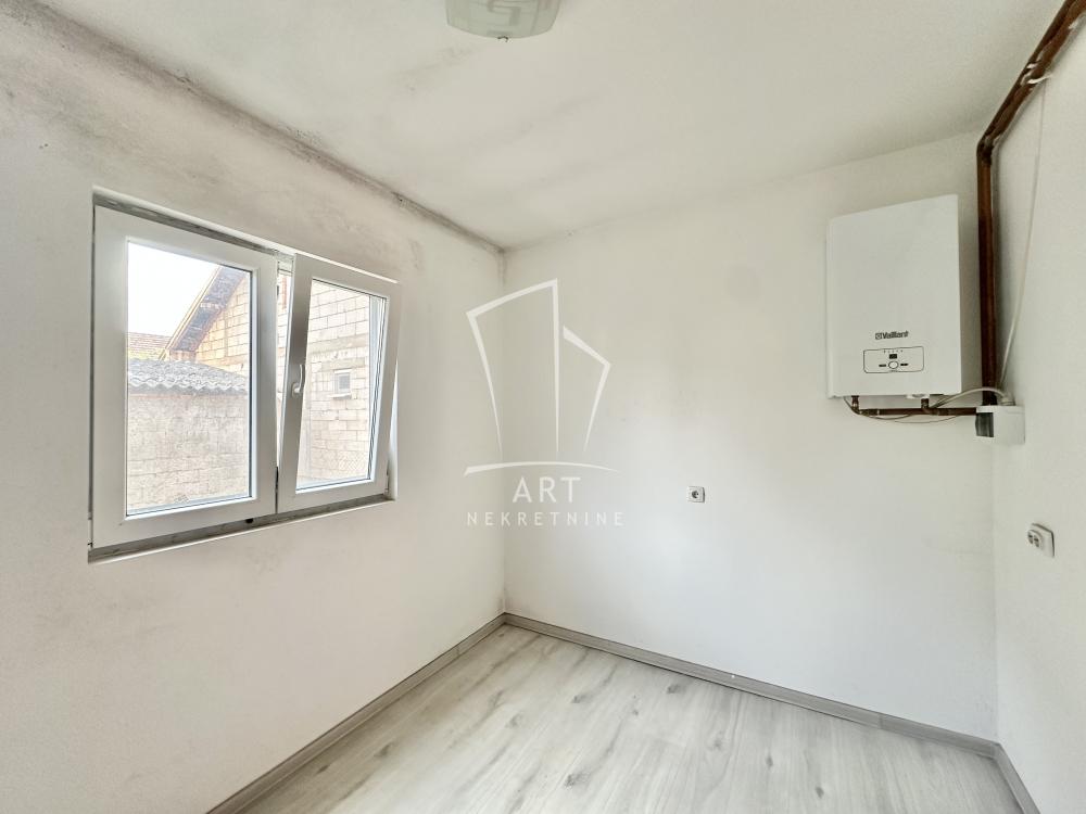 Stan na prodaju u Beogradu, Borča, trosoban, 76m2, cena 113000 evra