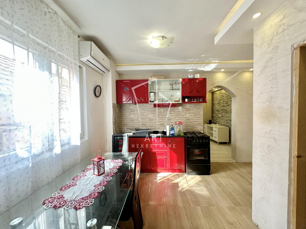 Stan na prodaju u Beogradu, Borča, trosoban, 76m2, cena 113000 evra