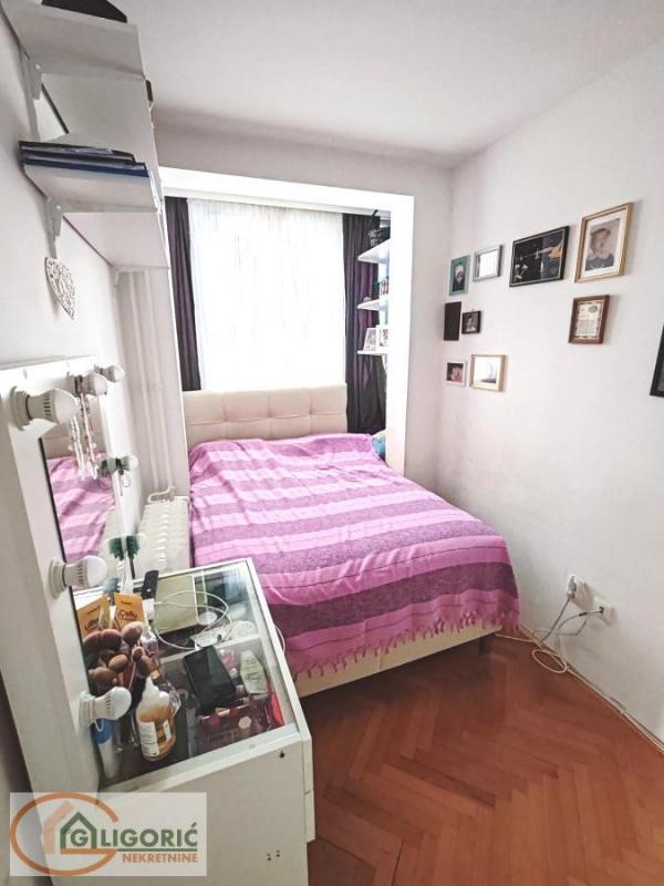 Stan na prodaju u Beogradu, Karaburma, trosoban, 60m2, cena 175000 evra