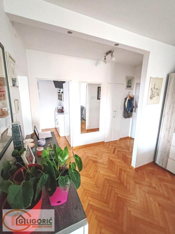 Stan na prodaju u Beogradu, Karaburma, trosoban, 60m2, cena 175000 evra