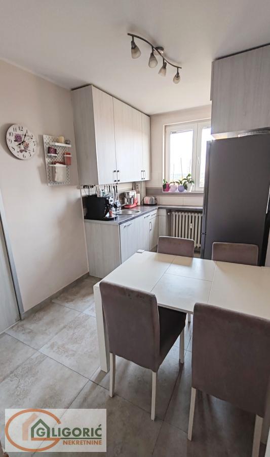 Stan na prodaju u Beogradu, Karaburma, trosoban, 60m2, cena 175000 evra