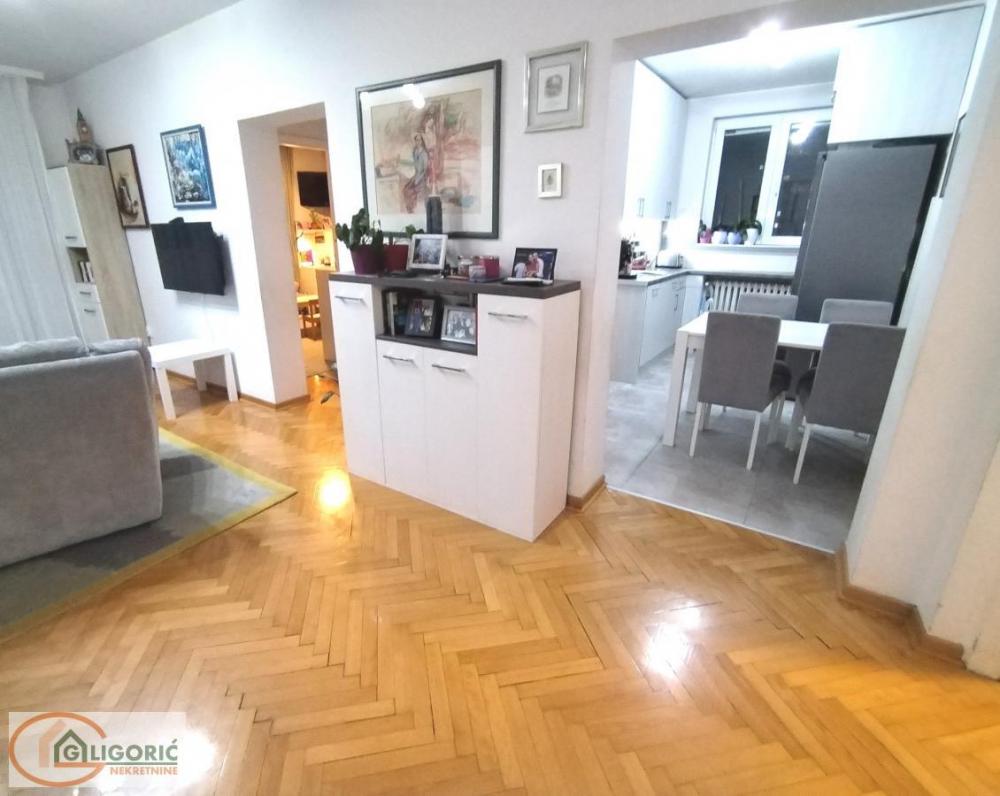 Stan na prodaju u Beogradu, Karaburma, trosoban, 60m2, cena 175000 evra