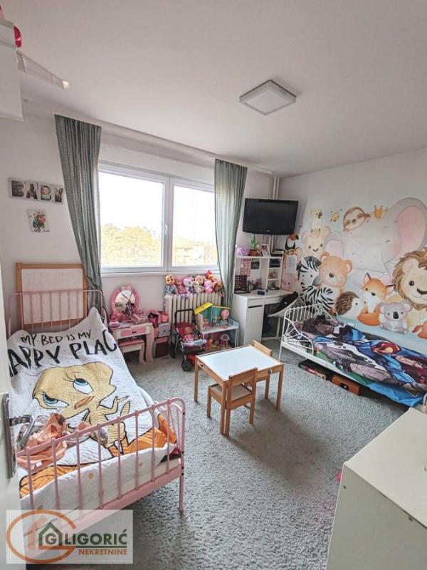 Stan na prodaju u Beogradu, Karaburma, trosoban, 60m2, cena 175000 evra