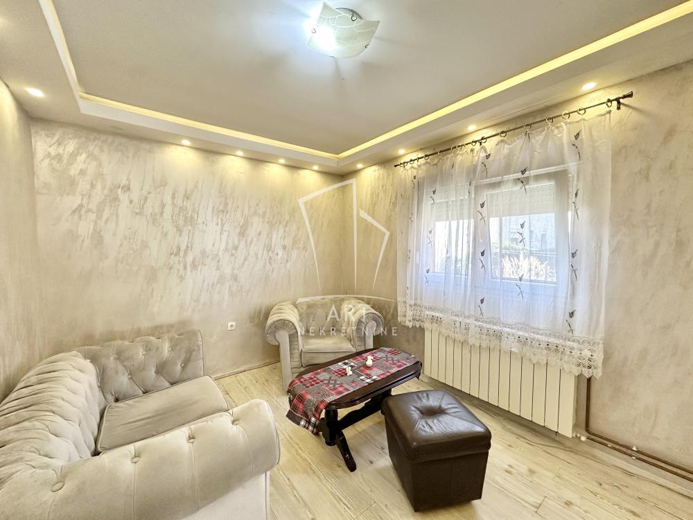 Stan na prodaju u Beogradu, Borča, trosoban, 76m2, cena 113000 evra