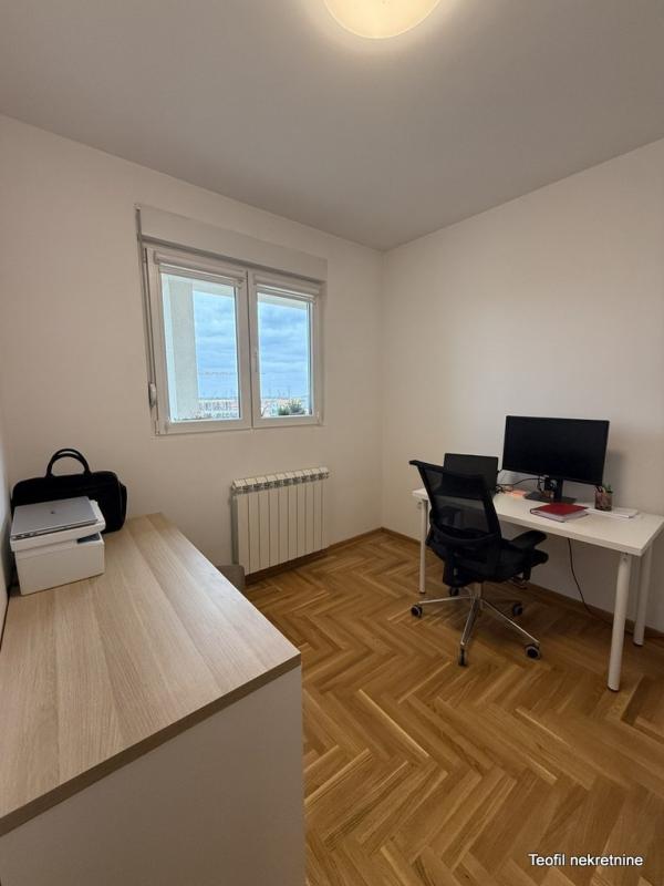 Stan na prodaju u Beogradu, Ledine, dvoiposoban, 71m2, cena 162000 evra