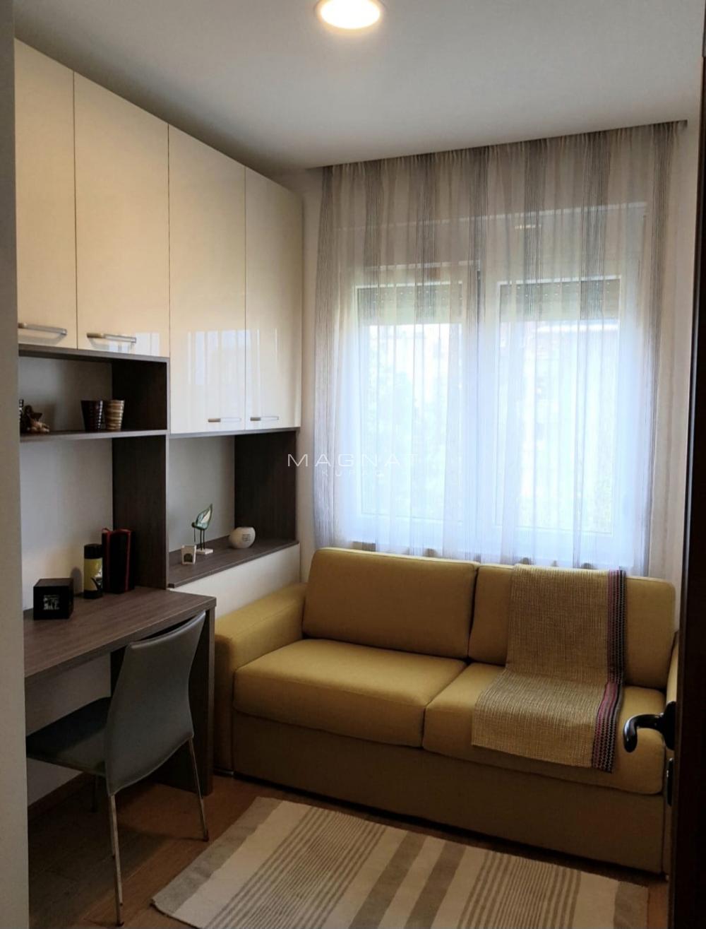 Stan na prodaju u Beogradu, Vračar, dvoiposoban, 69m2, cena 300000 evra