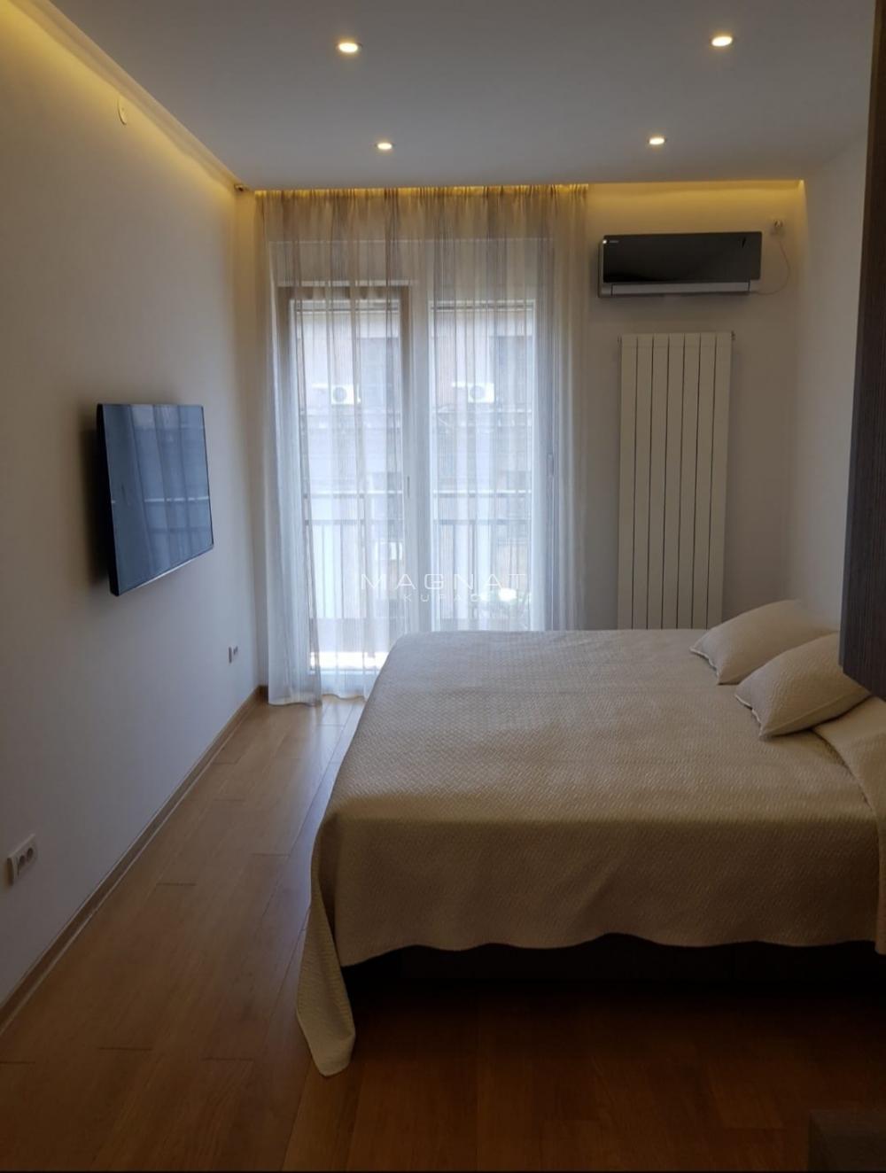 Stan na prodaju u Beogradu, Vračar, dvoiposoban, 69m2, cena 300000 evra