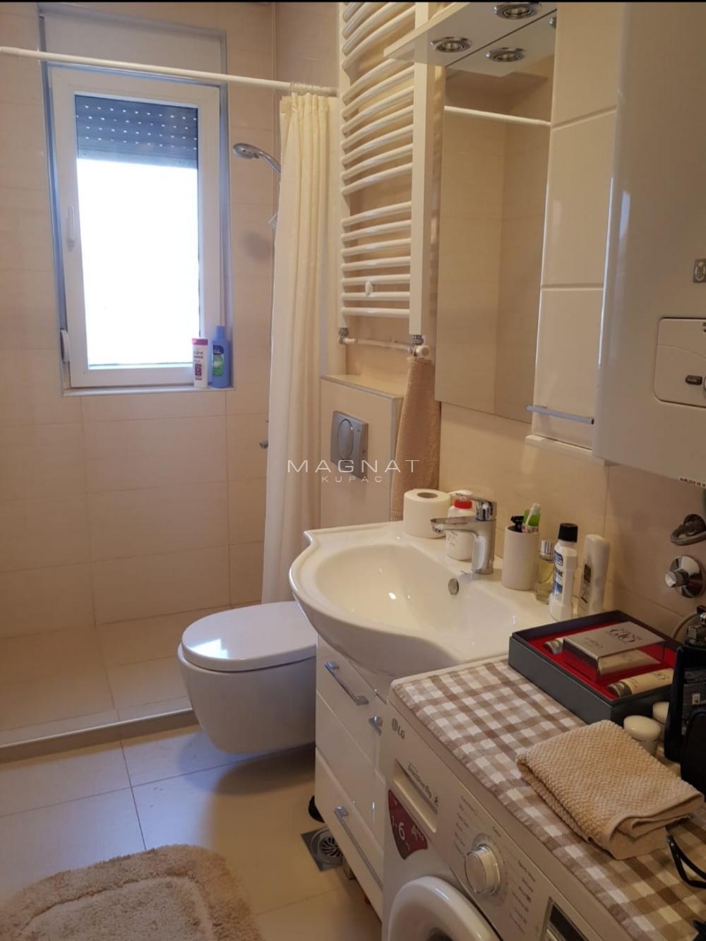 Stan na prodaju u Beogradu, Savski venac, dvoiposoban, 69m2, cena 325000 evra