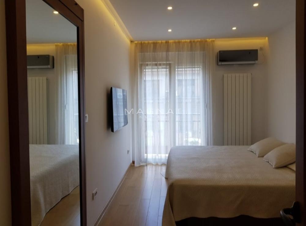Stan na prodaju u Beogradu, Savski venac, dvoiposoban, 69m2, cena 325000 evra