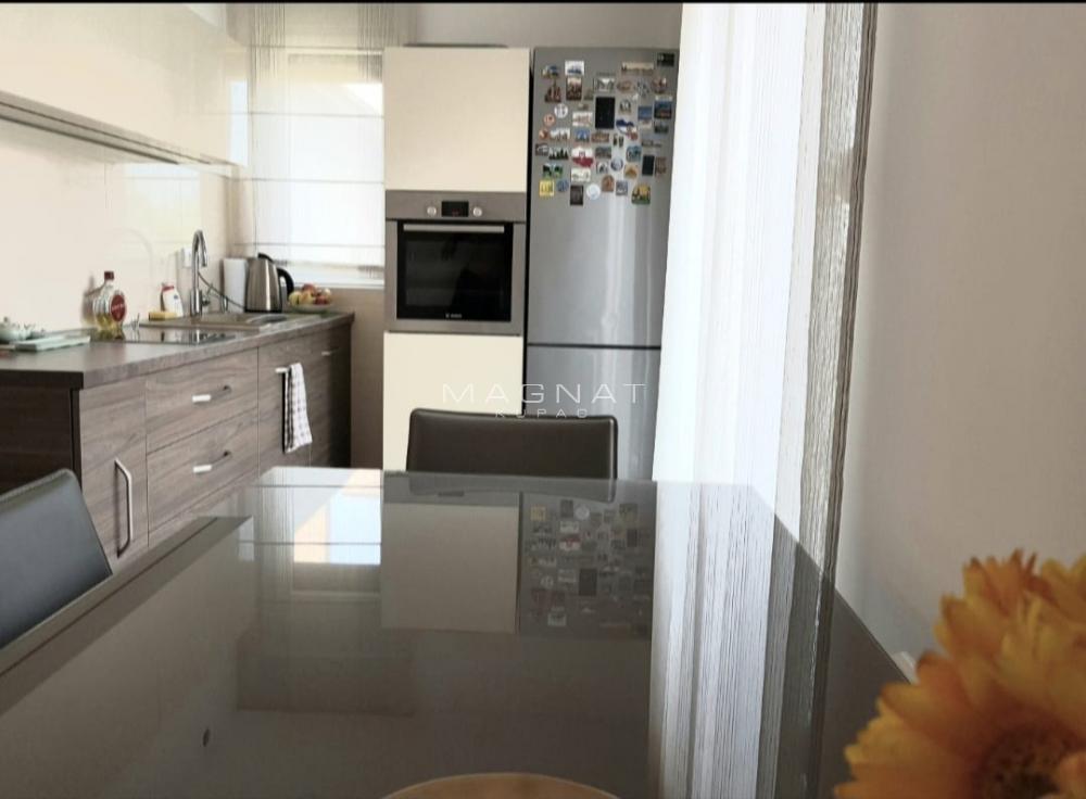 Stan na prodaju u Beogradu, Savski venac, dvoiposoban, 69m2, cena 325000 evra
