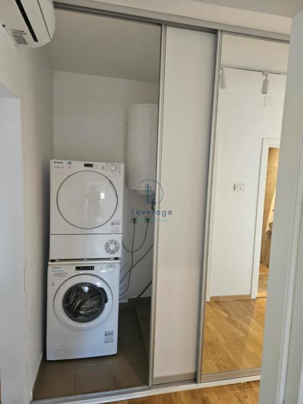 Stan na prodaju u Beogradu, Novi Beograd blok 28 (Potkovica), cetvorosoban, 75m2, cena 298500 evra