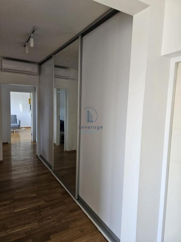 Stan na prodaju u Beogradu, Novi Beograd blok 28 (Potkovica), cetvorosoban, 75m2, cena 298500 evra