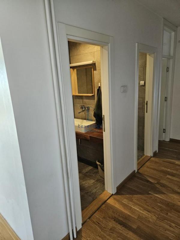 Stan na prodaju u Beogradu, Novi Beograd blok 28 (Potkovica), cetvorosoban, 75m2, cena 298500 evra