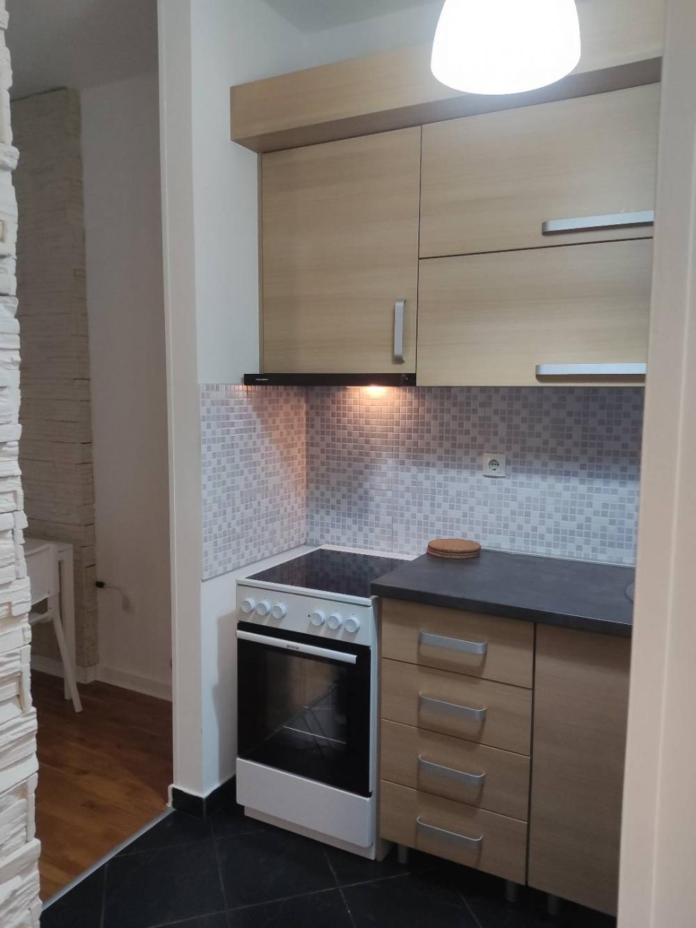 Stan na prodaju u Beogradu, Karaburma, dvoiposoban, 53m2, cena 169600 evra